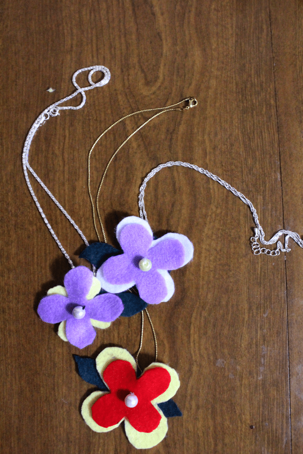 DIY-felt-flower-necklace-Spring-craft7