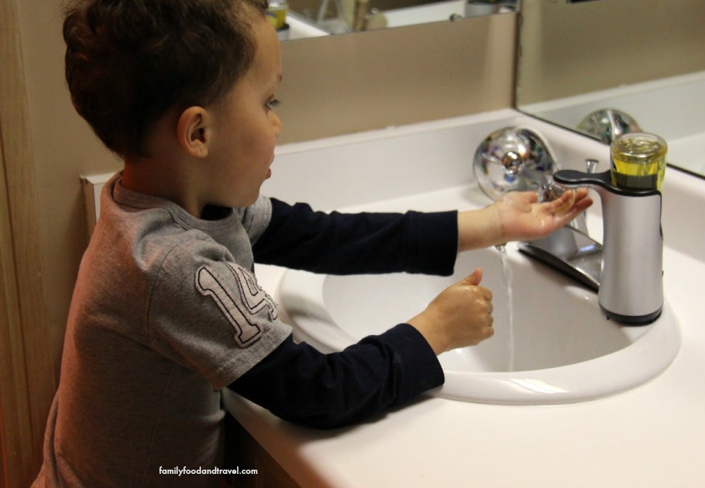 Lysol® No-Touch™Hand Soap System #SoftOnSkin