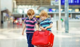 How to Keep Kids Entertained at the Airport