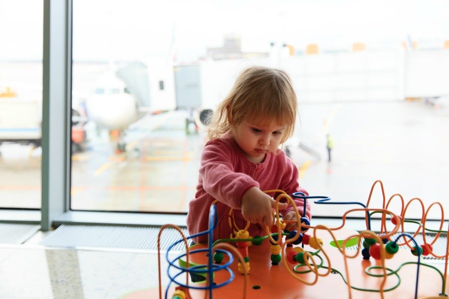 How to Keep Kids Entertained at the Airport