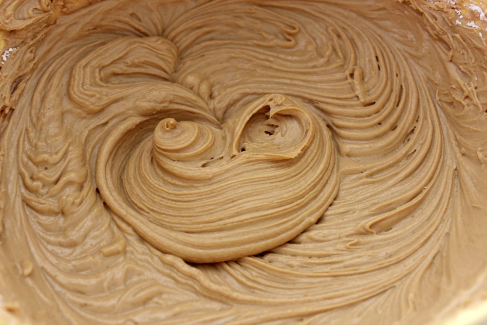 Peanut Butter Frosting for Chocolate Peanut Butter Cupcakes